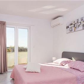 6 bedroom villa with pool near Pula, sleeps 12